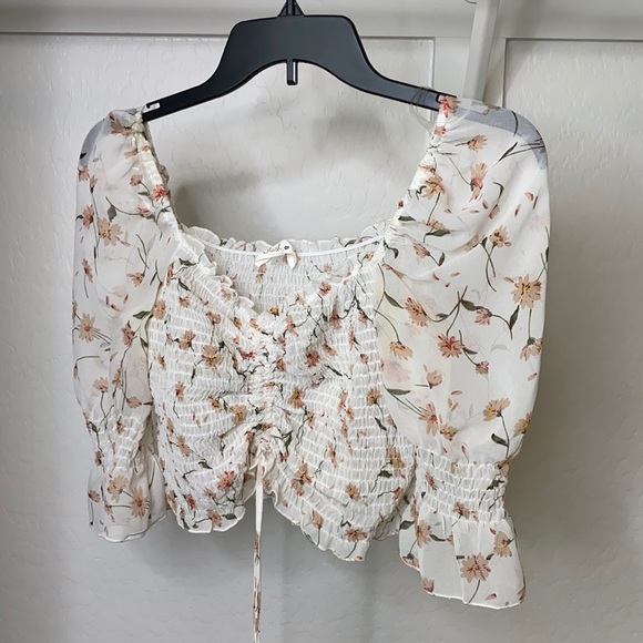 Tops - Cropped floral top